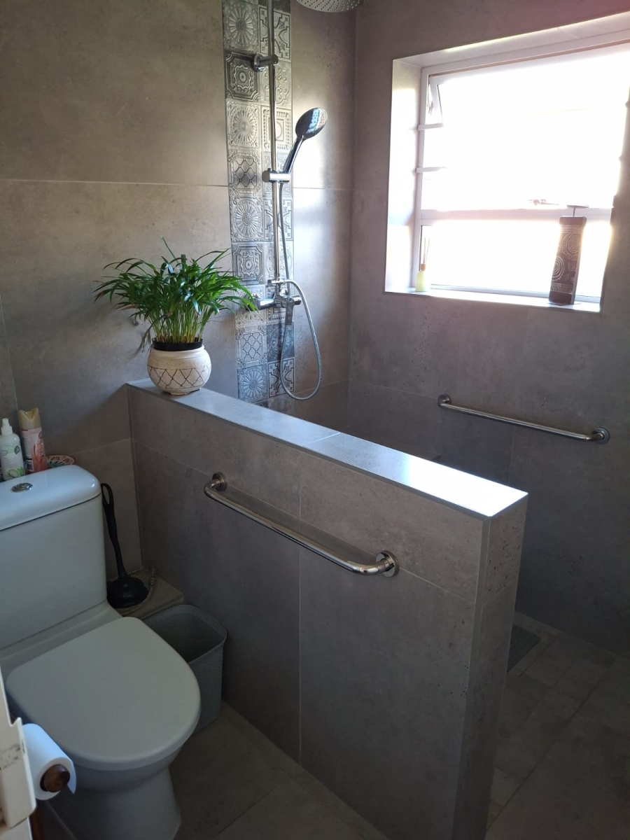 3 Bedroom Property for Sale in Wavecrest Eastern Cape